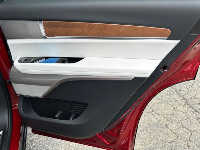 New 2026 Cadillac Vistiq Sport w/ LPO, Floor Liner Package image 22