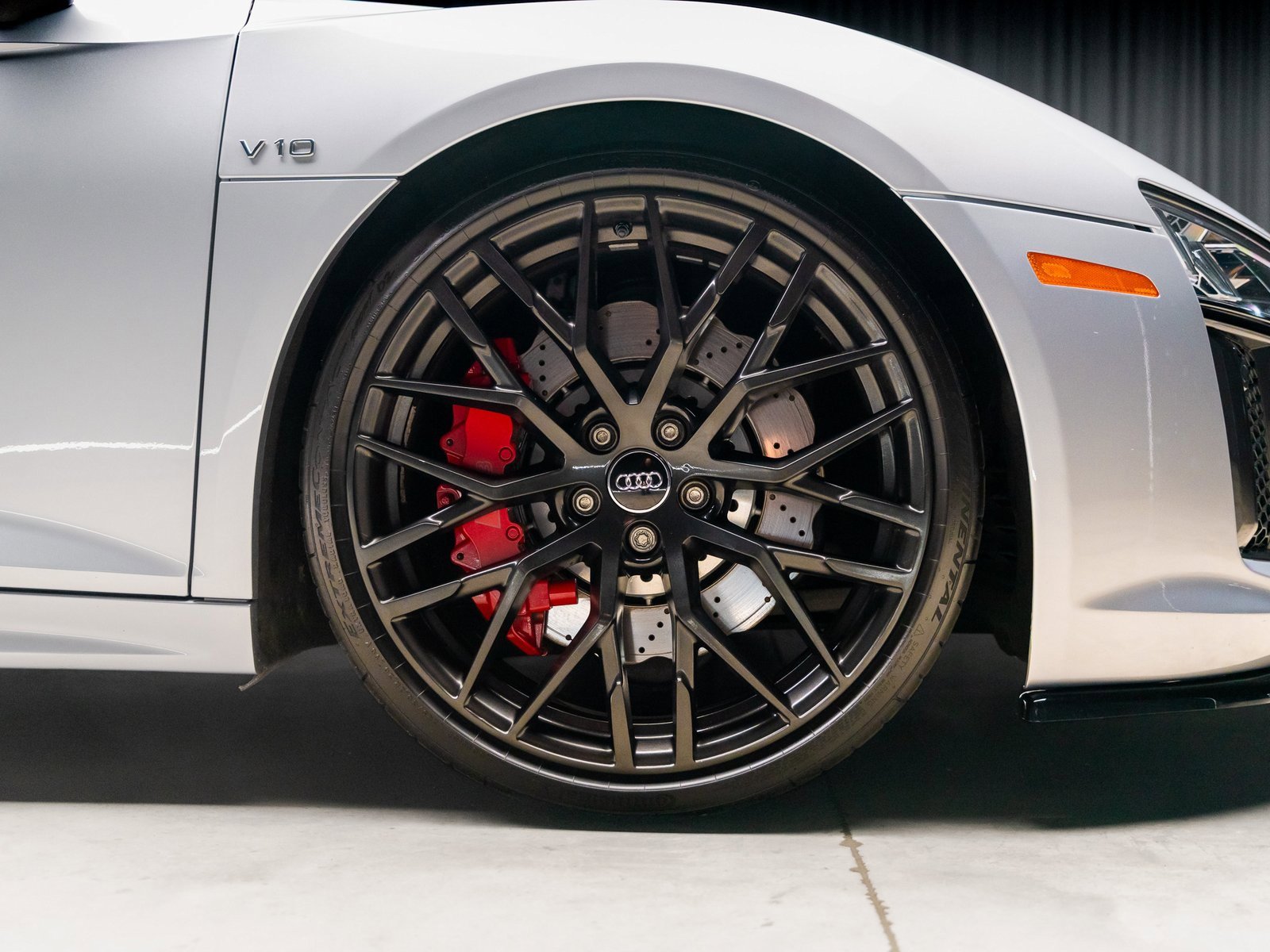 Used 2018 Audi R8 V10 w/ Premium Package image 30