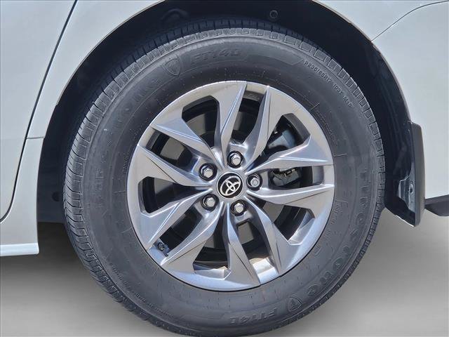 Used 2025 Toyota Sienna XLE FWD image 9