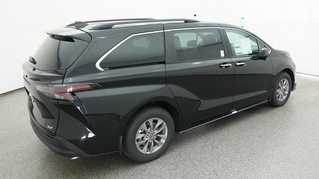 New 2026 Toyota Sienna XLE FWD image 9