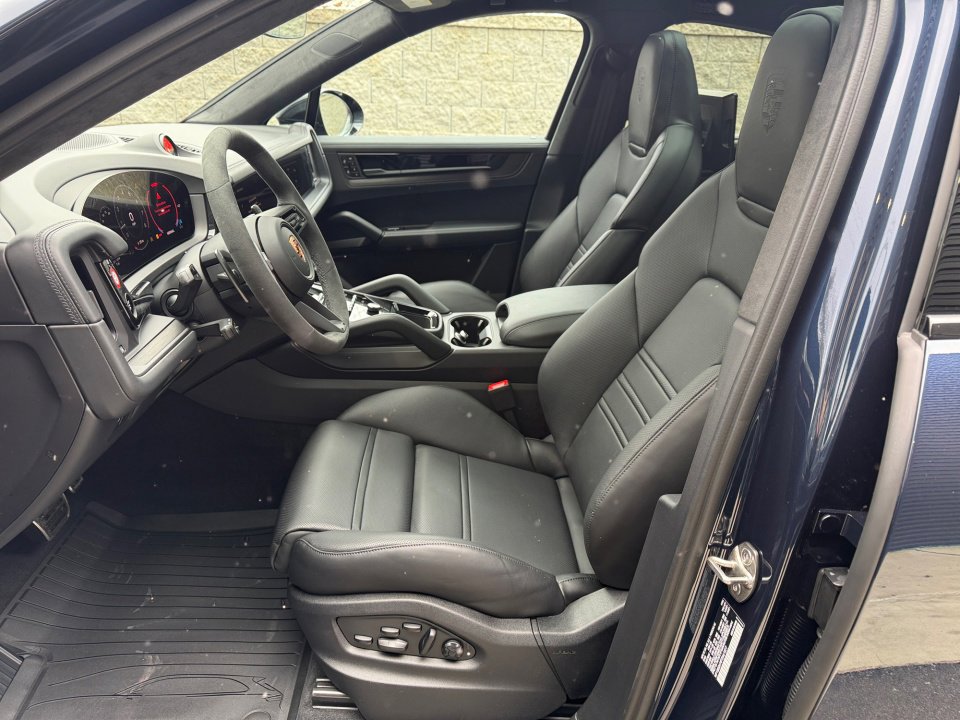 New 2026 Porsche Cayenne GTS image 5