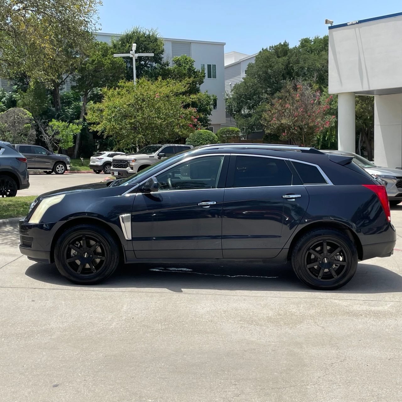 Used 2016 Cadillac SRX Luxury FWD image 3