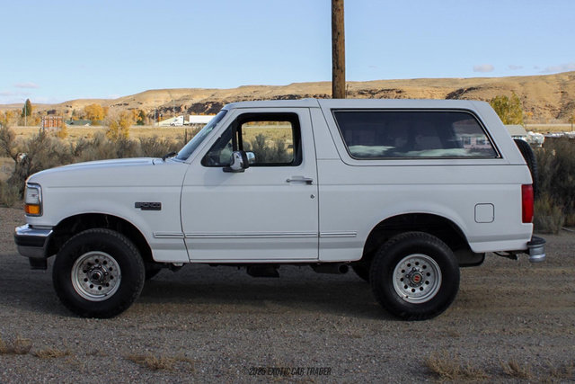 Used 1993 Ford Bronco XLT image 3