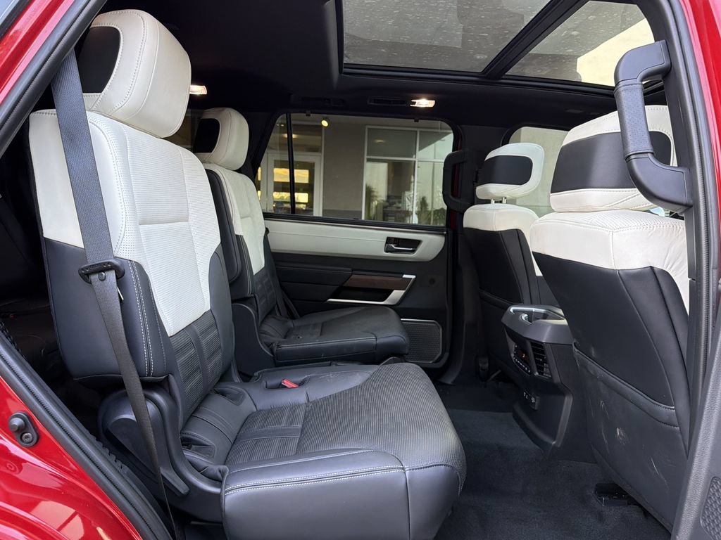 Used 2025 Toyota Sequoia Capstone AWD/4WD image 15