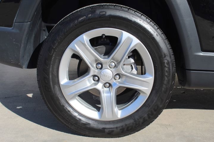 Used 2024 Jeep Compass Sport image 12