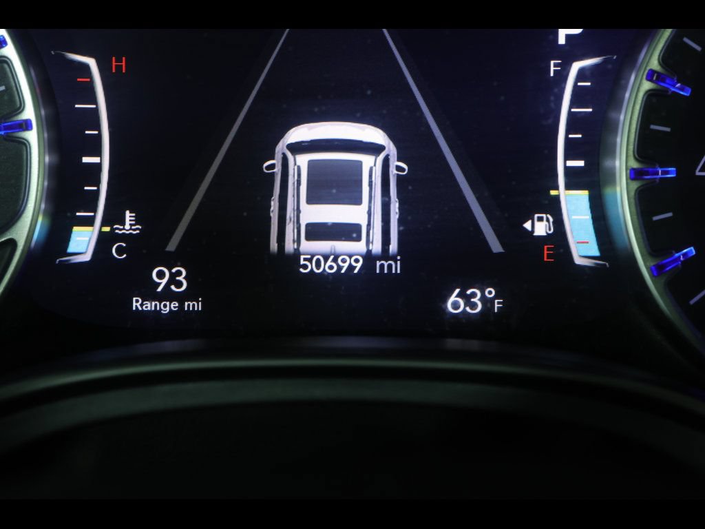 Used 2025 Chrysler Pacifica Limited FWD image 27