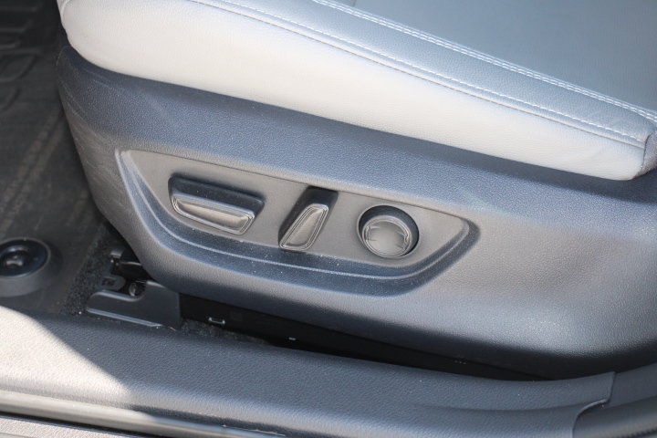Used 2026 Toyota Camry SE w/ Convenience Package FWD image 12