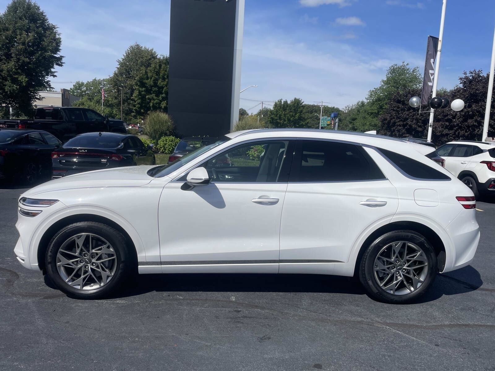 Used 2024 Genesis GV70 2.5T AWD/4WD image 2