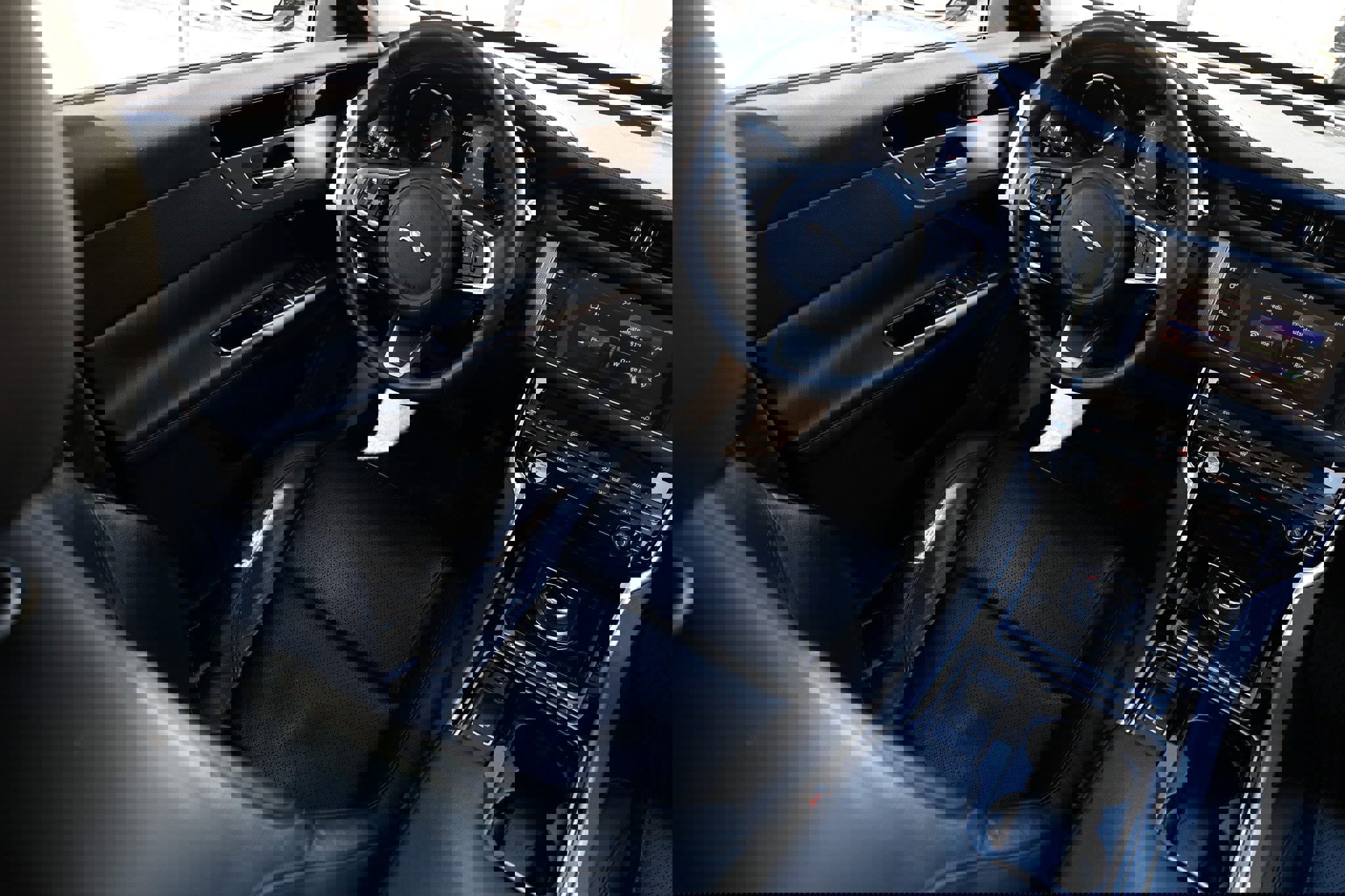 Used 2018 Jaguar XF Prestige image 25