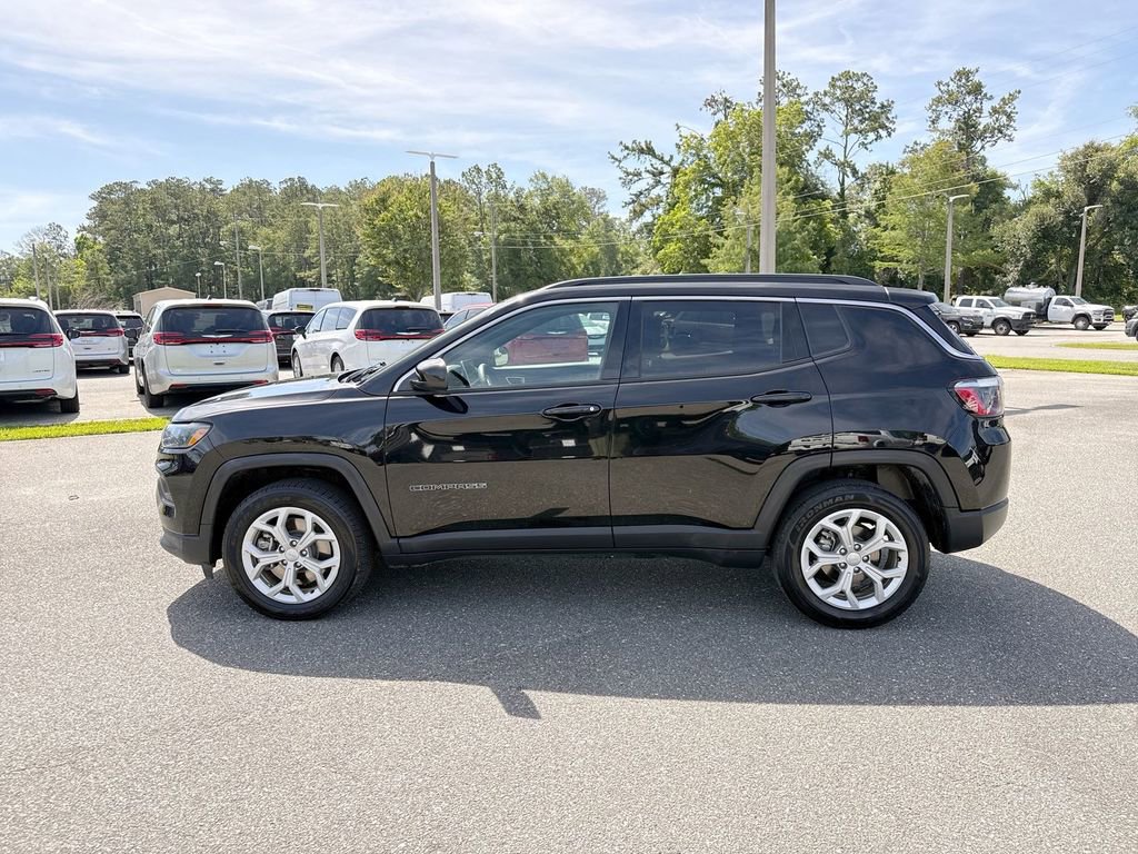 Used 2024 Jeep Compass Latitude AWD/4WD image 8