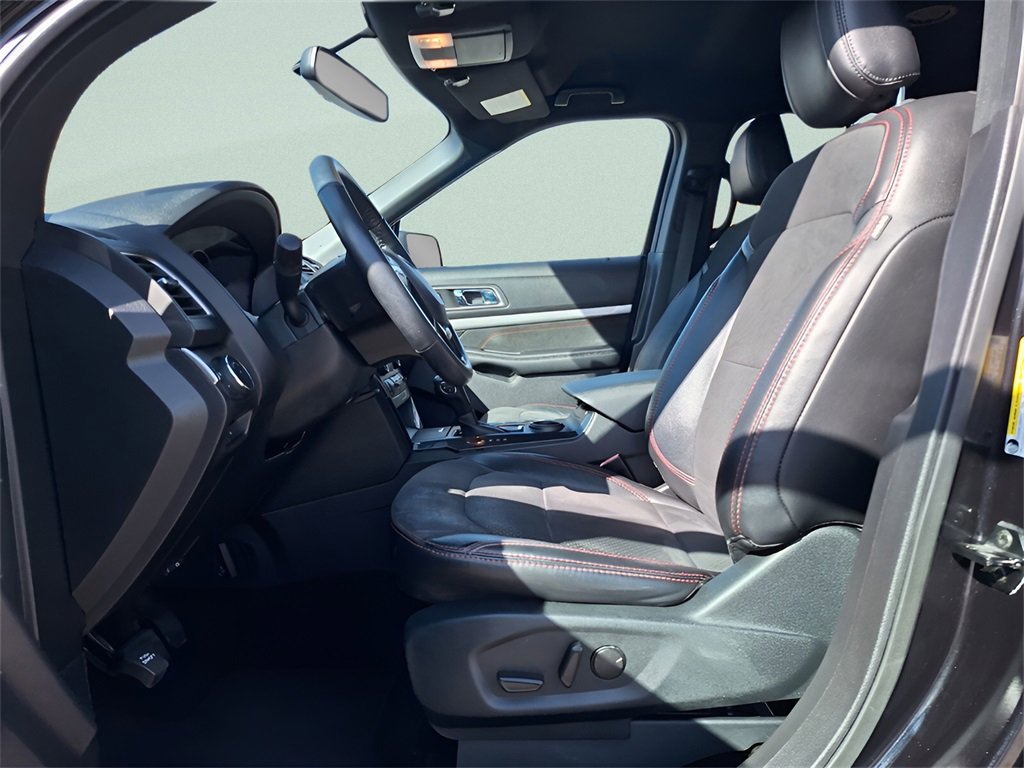 Used 2019 Ford Explorer XLT w/ Equipment Group 202A image 13