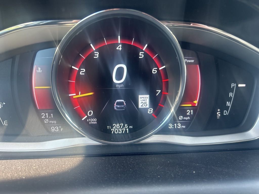 Used 2016 Volvo XC60 T6 Platinum image 2