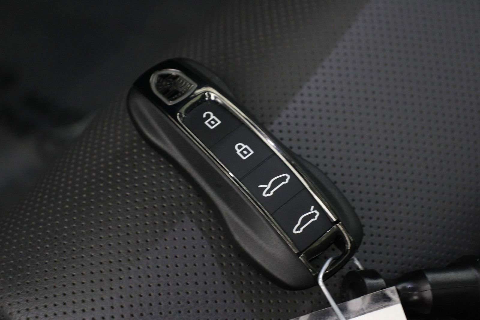 Certified 2025 Porsche Taycan Turbo image 33