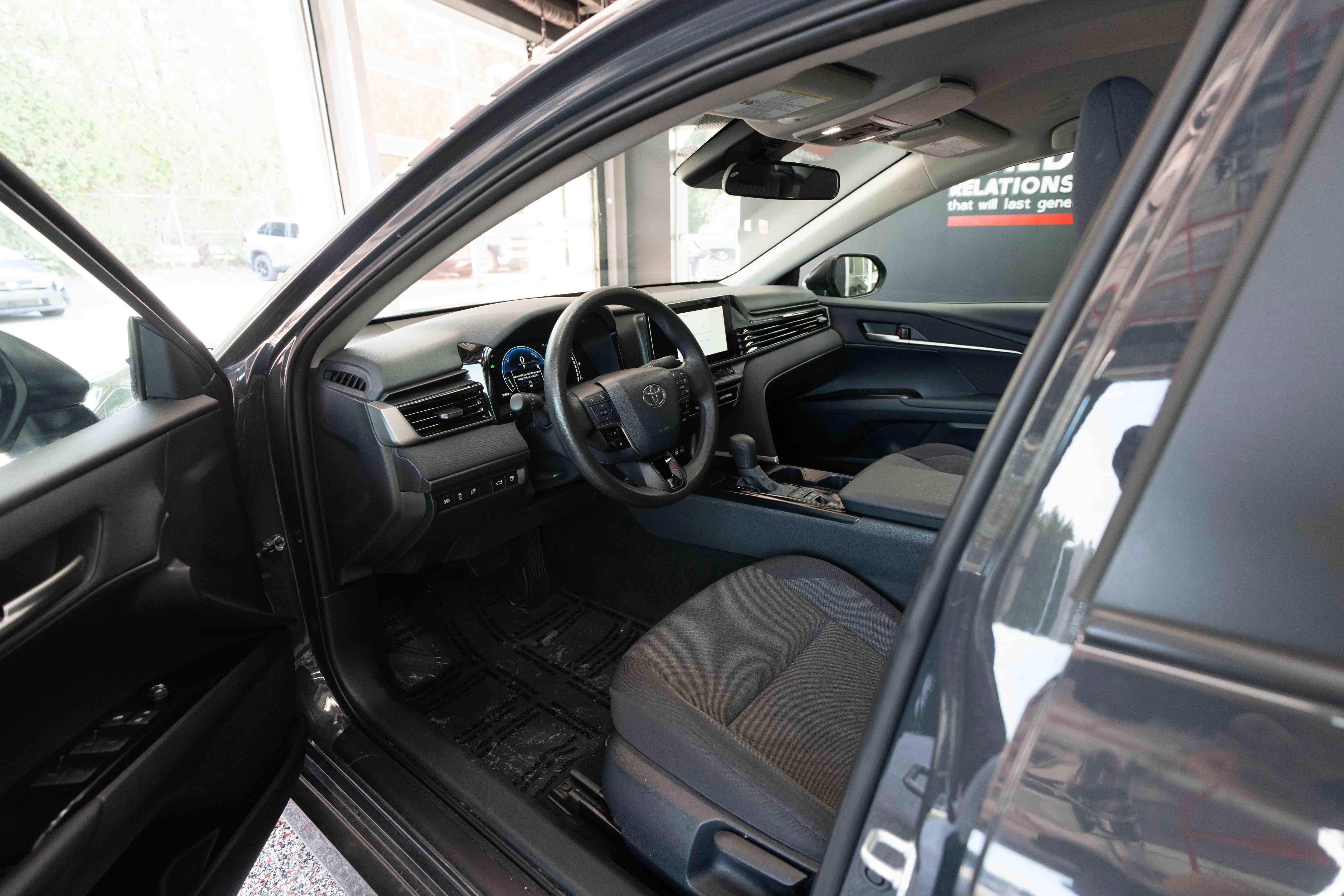 Used 2025 Toyota Camry LE FWD image 8