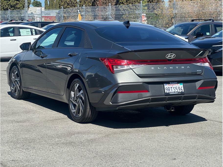 Used 2025 Hyundai Elantra SEL FWD image 6