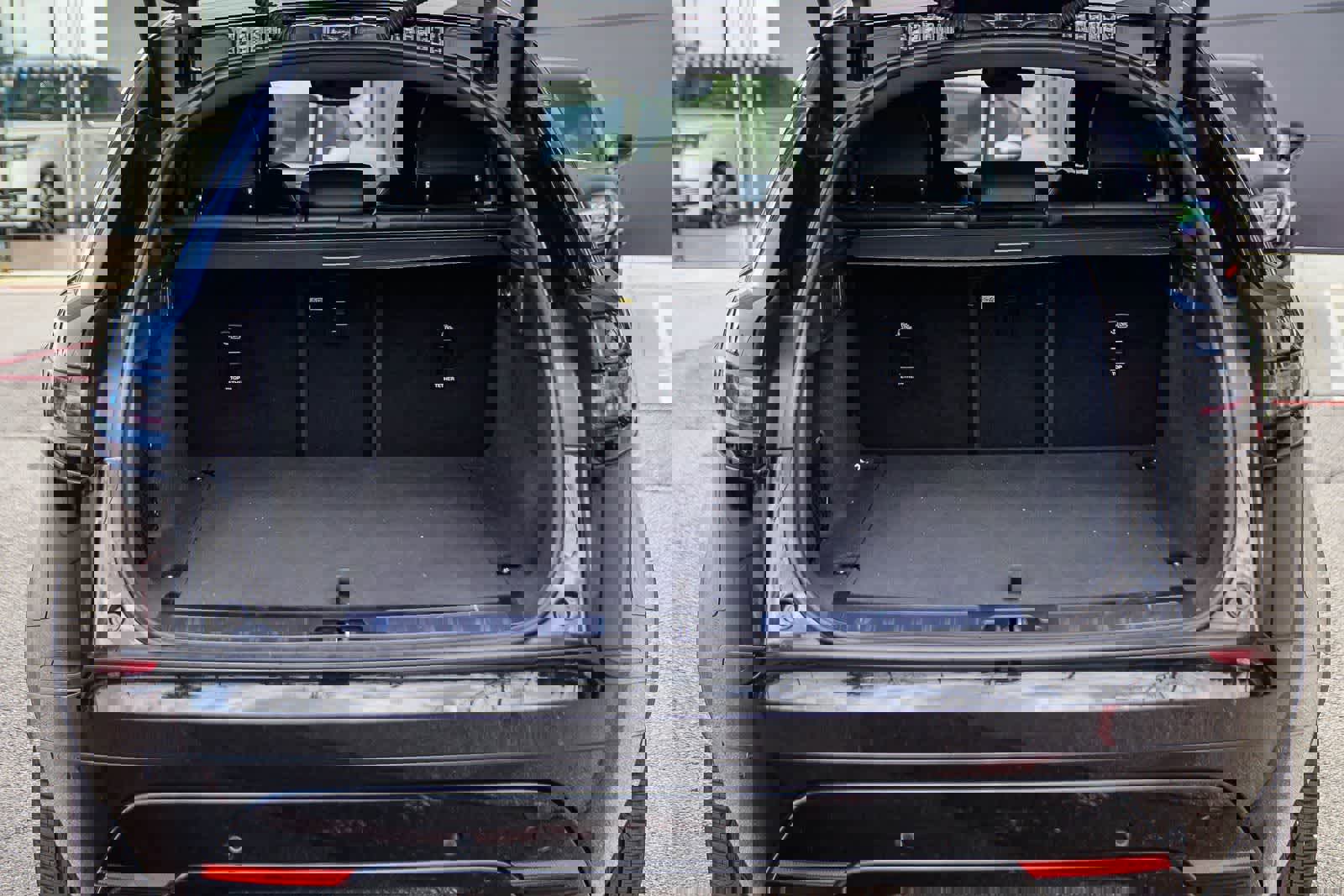 Used 2025 Land Rover Range Rover Velar Dynamic SE image 28