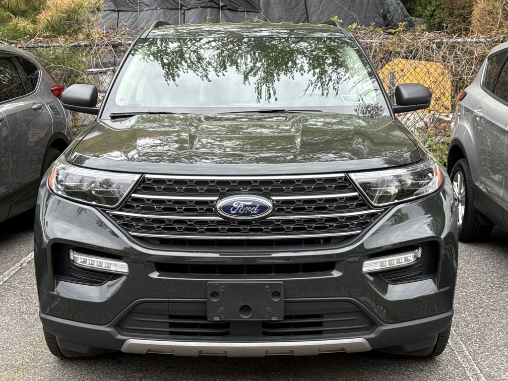 Used 2022 Ford Explorer XLT w/ Equipment Group 202A AWD/4WD image 2