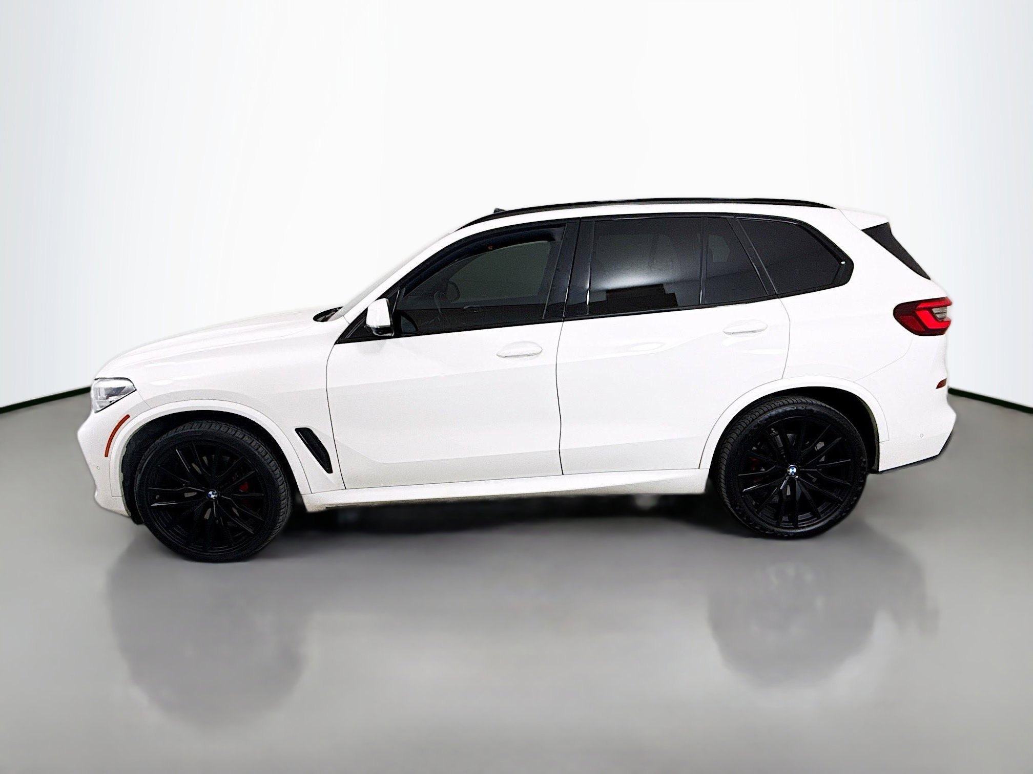 Used 2023 BMW X5 xDrive40i w/ M Sport Package image 4