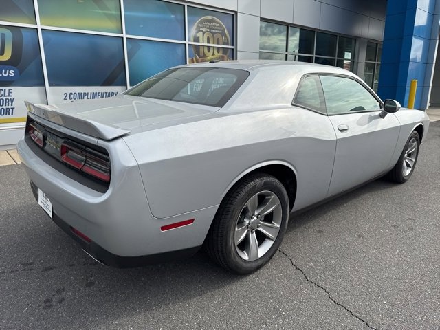 Used 2022 Dodge Challenger SXT image 6