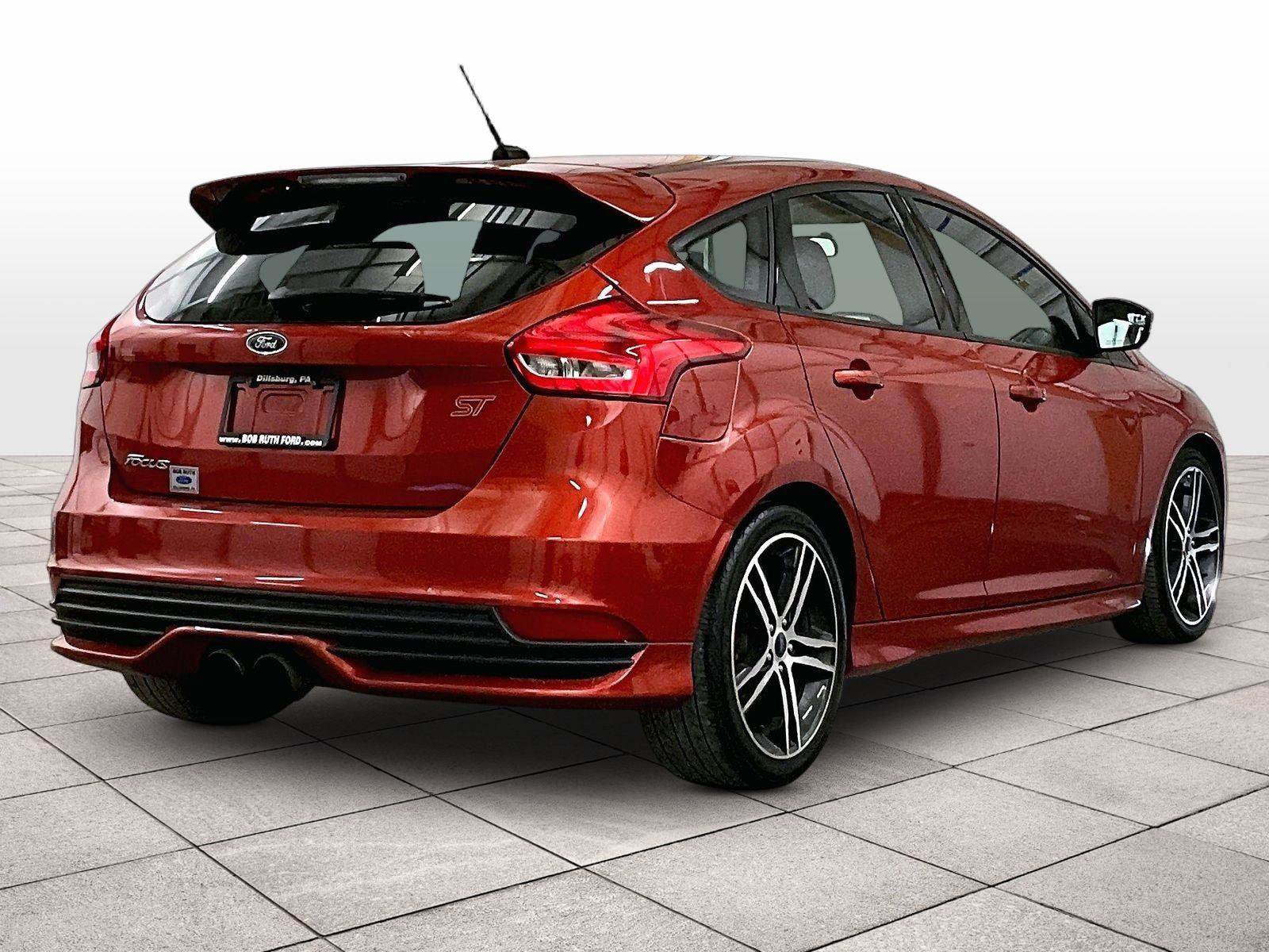 Used 2018 Ford Focus ST FWD image 11