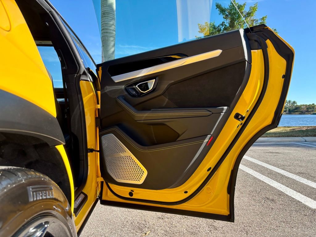 Used 2022 Lamborghini Urus image 27