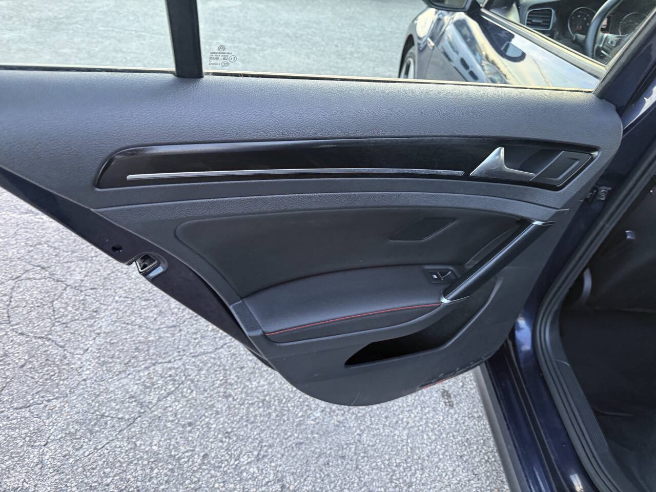 Used 2017 Volkswagen GTI SE FWD image 32