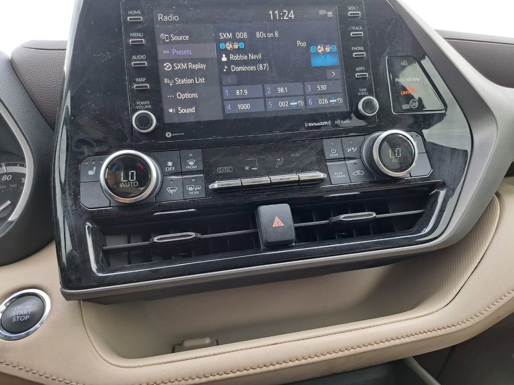 Used 2022 Toyota Highlander XLE FWD image 10