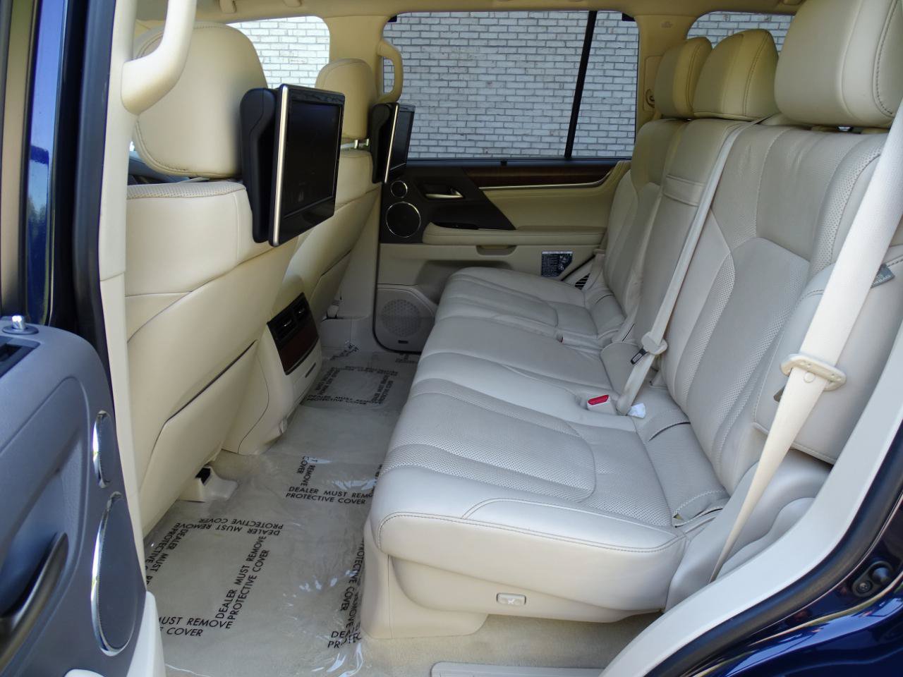 Used 2016 Lexus LX 570 4WD w/ Luxury Package image 34