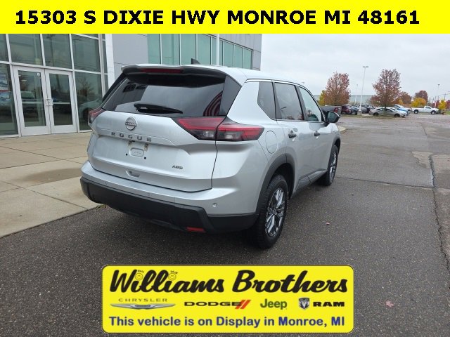 Used 2024 Nissan Rogue S image 5