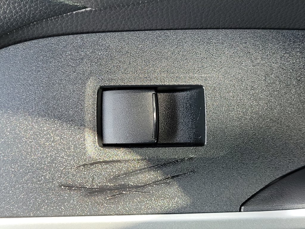 Used 2022 Toyota RAV4 LE AWD/4WD image 18