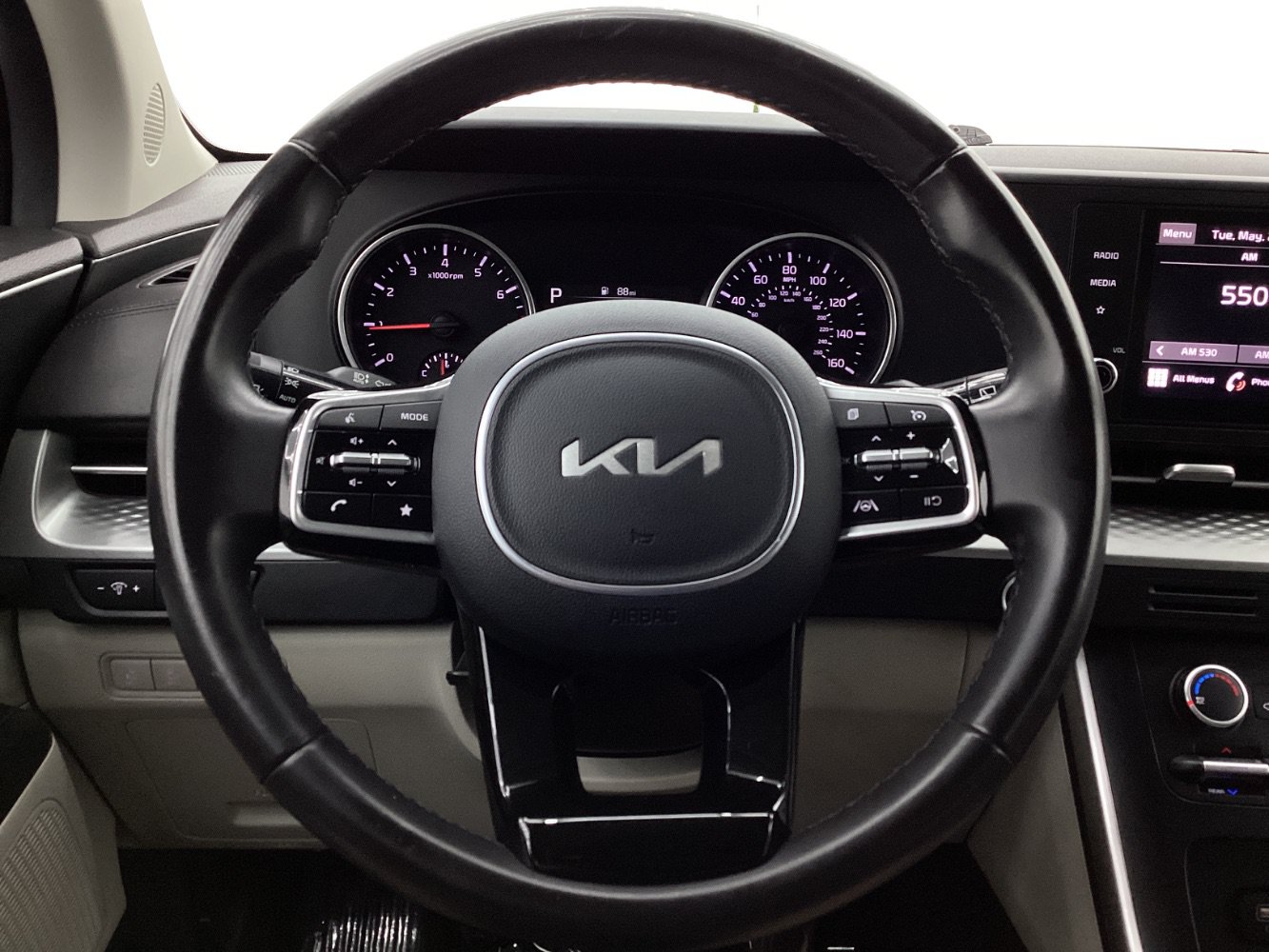 Used 2024 Kia Carnival LX FWD image 32