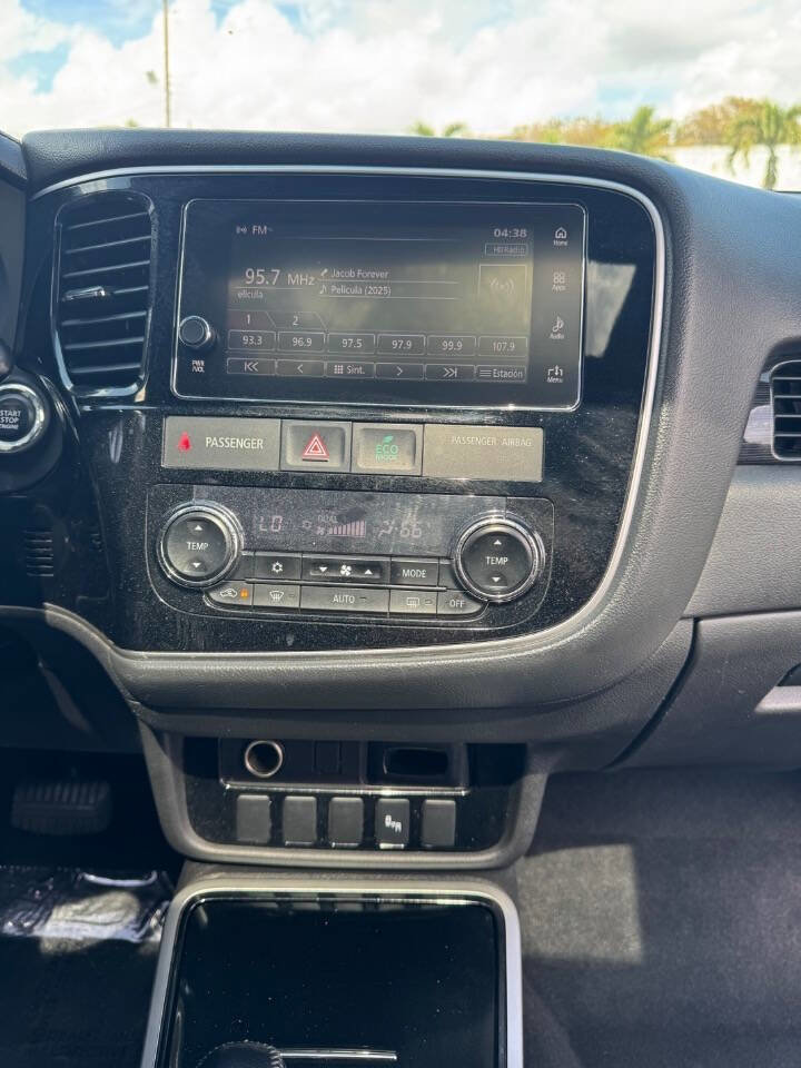 Used 2018 Mitsubishi Outlander SE image 24