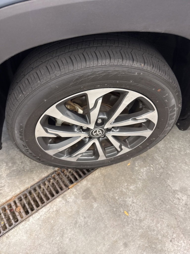 Used 2023 Toyota Corolla Cross XLE image 16