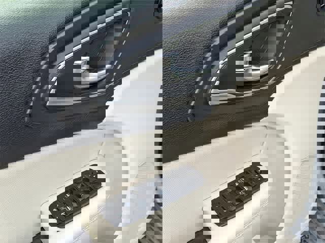 Used 2016 Chrysler 200 Limited image 27