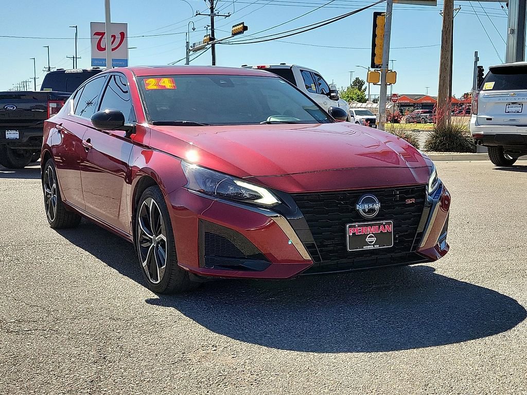 Used 2024 Nissan Altima 2.5 SR w/ SR Premium Package AWD/4WD image 2