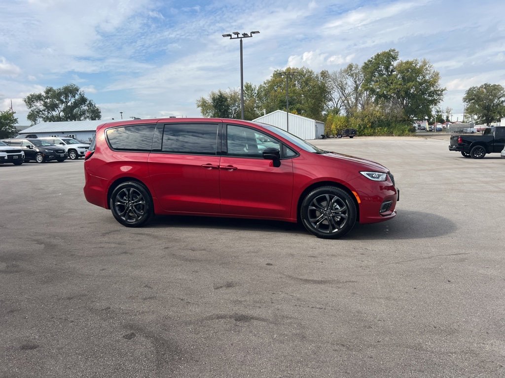 New 2026 Chrysler Pacifica Select image 37