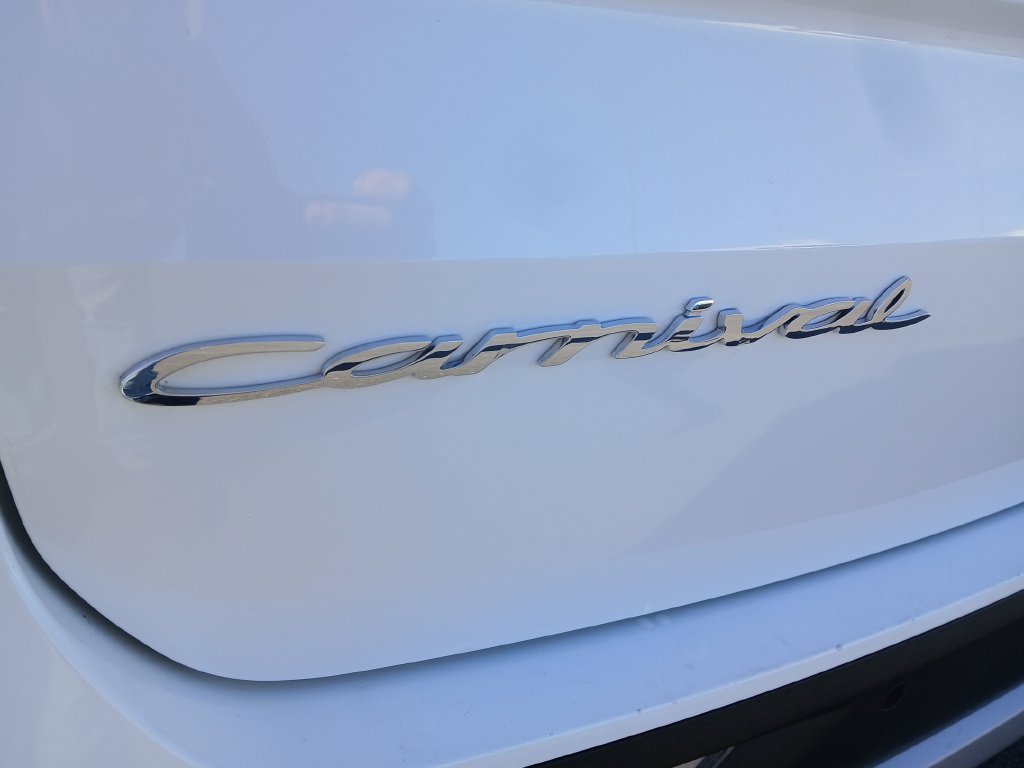 Used 2022 Kia Carnival LX FWD image 28