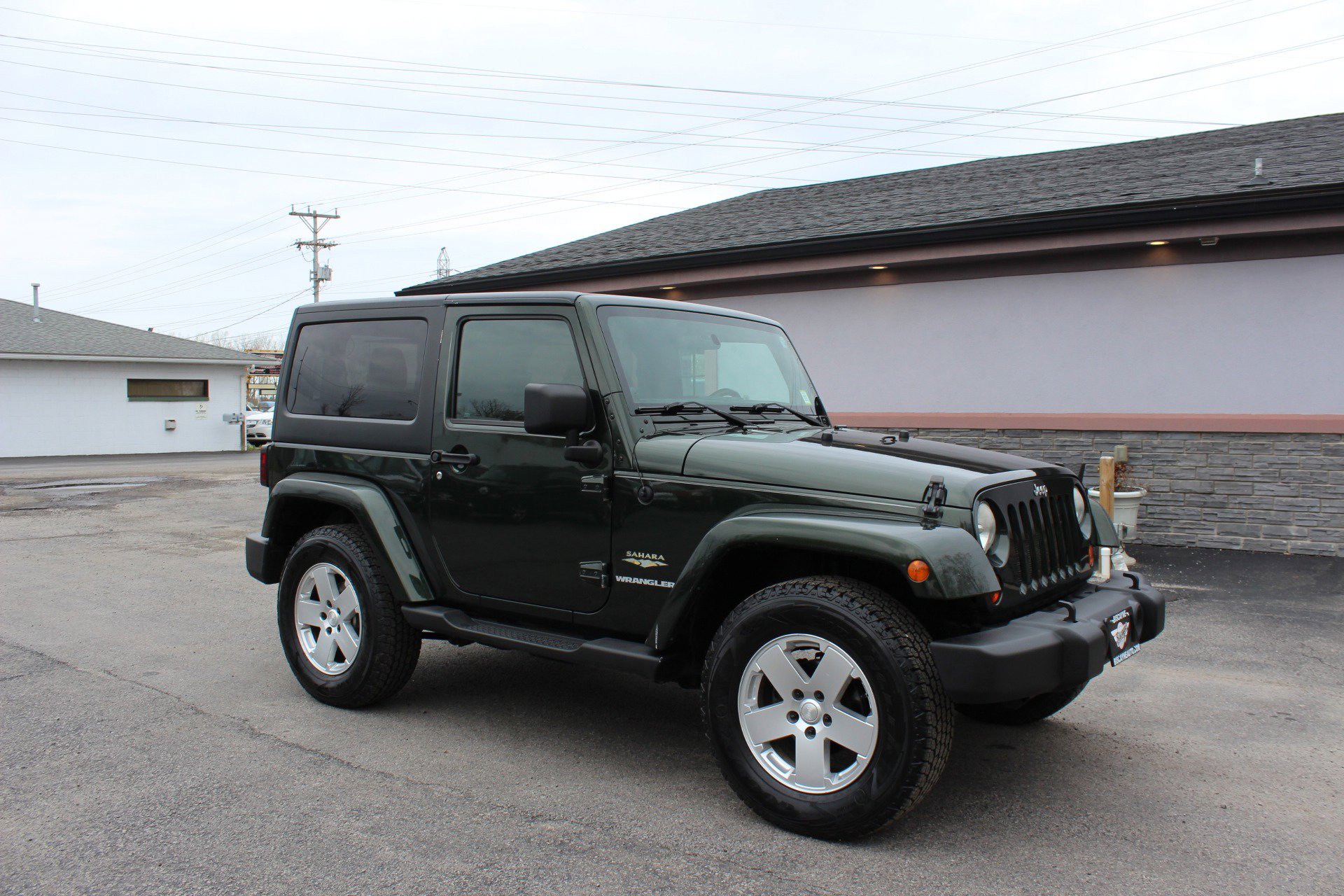 Used 2011 Jeep Wrangler Sahara w/ Connectivity Group AWD/4WD image 2