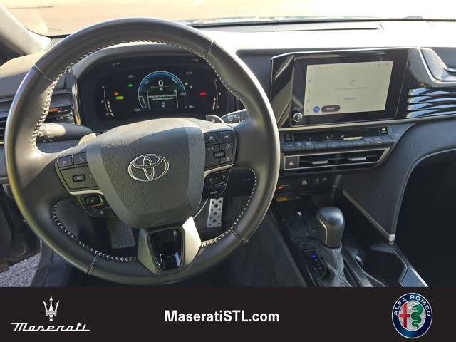 Used 2025 Toyota Camry SE image 7