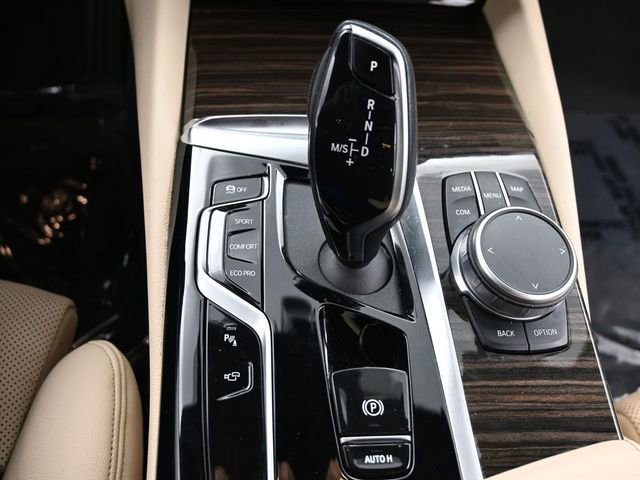 Used 2021 BMW 530i w/ Premium Package image 15