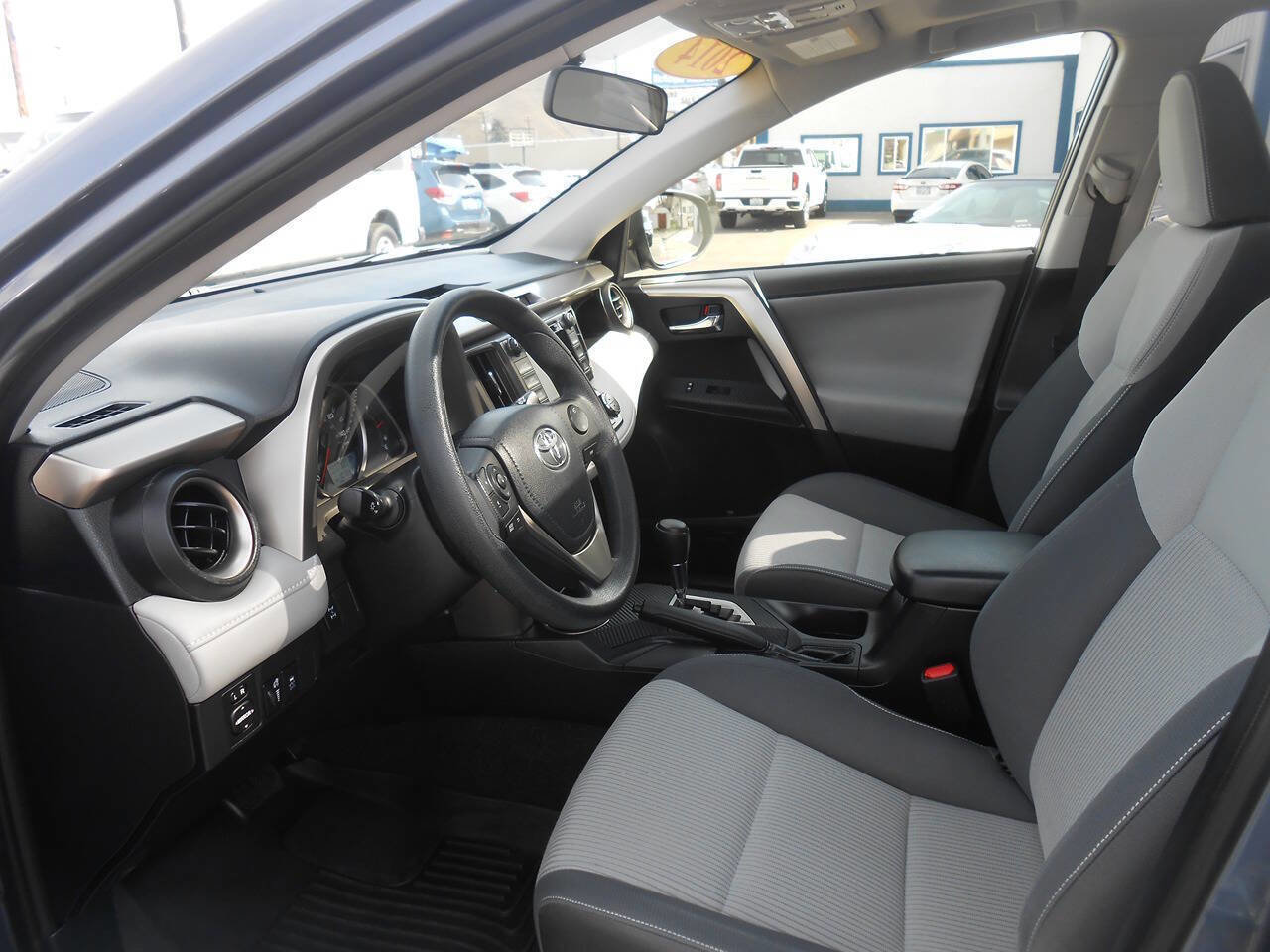 Used 2014 Toyota RAV4 XLE AWD/4WD image 10