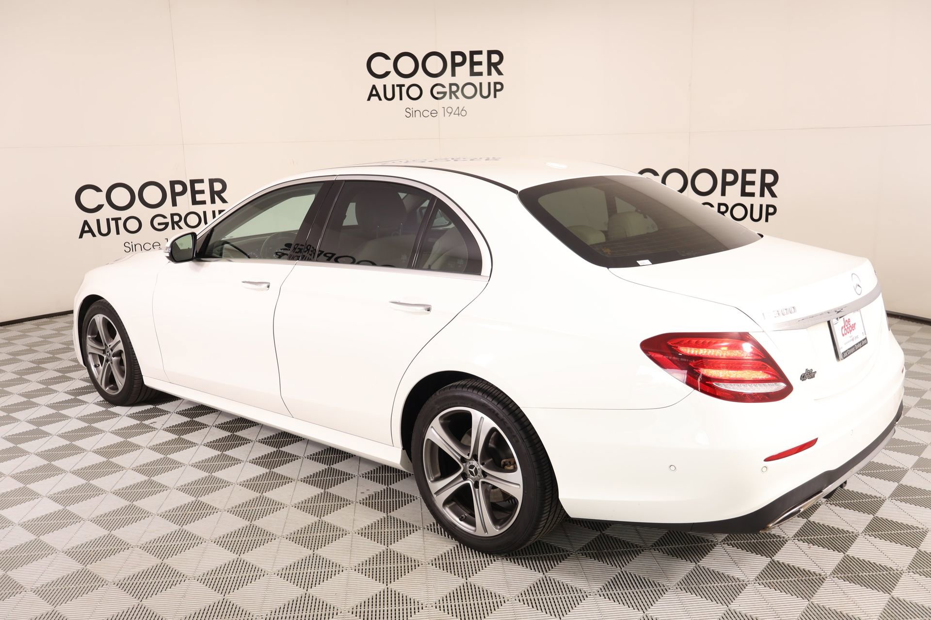 Used 2017 Mercedes-Benz E 300 4MATIC image 23