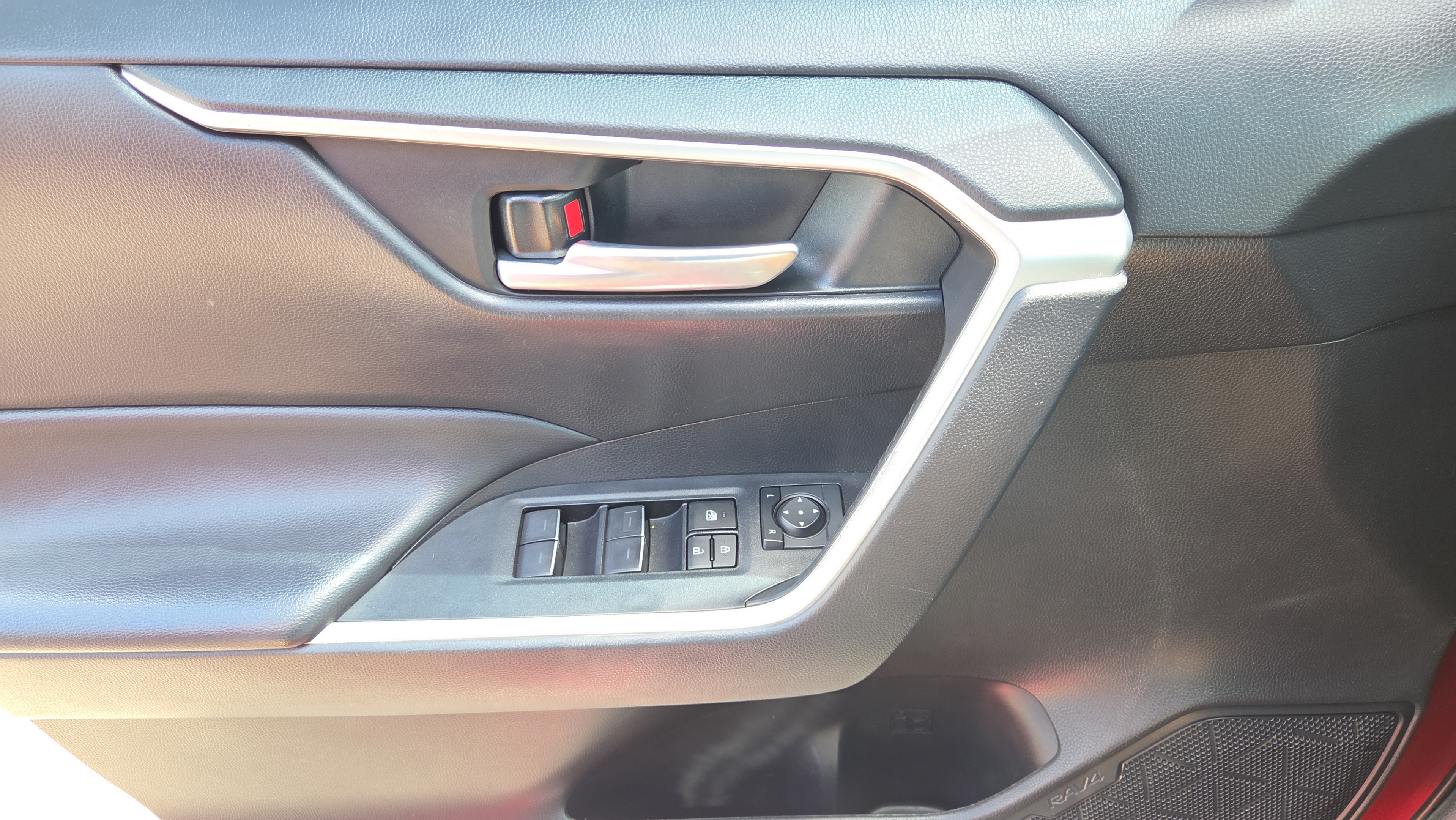 Used 2023 Toyota RAV4 XLE w/ Convenience Package FWD image 17