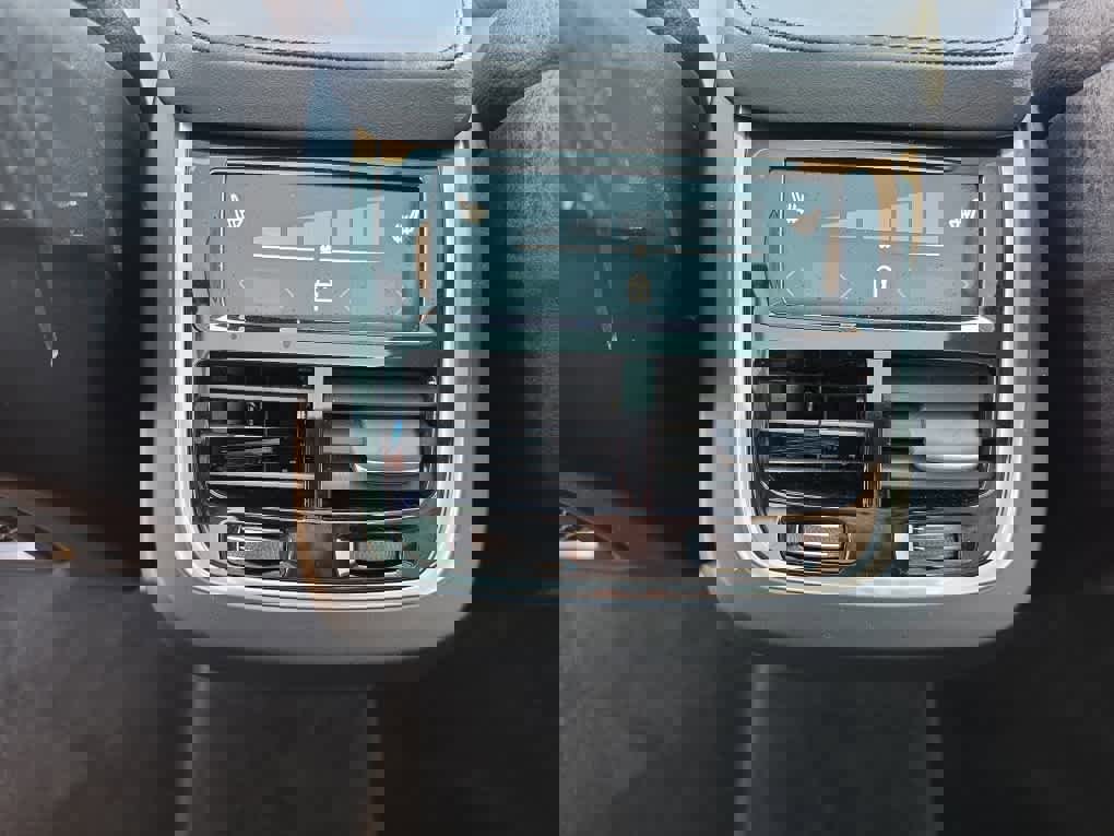 Used 2024 Volvo XC90 B5 Plus image 26