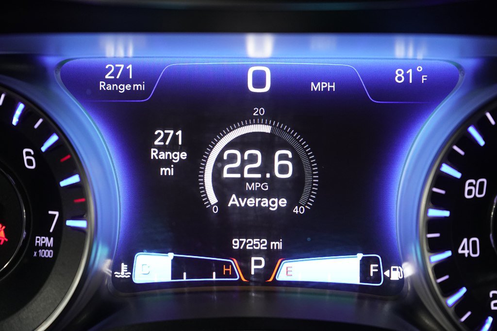 Used 2017 Chrysler 300 C RWD image 32