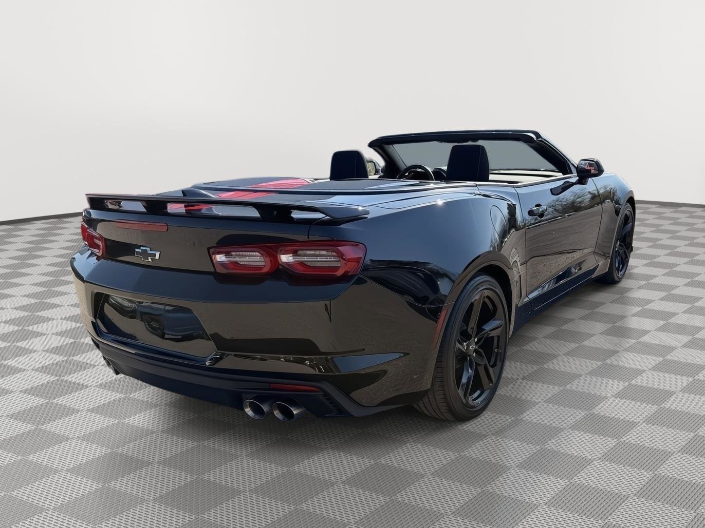 Used 2024 Chevrolet Camaro LT w/ Technology Package image 7