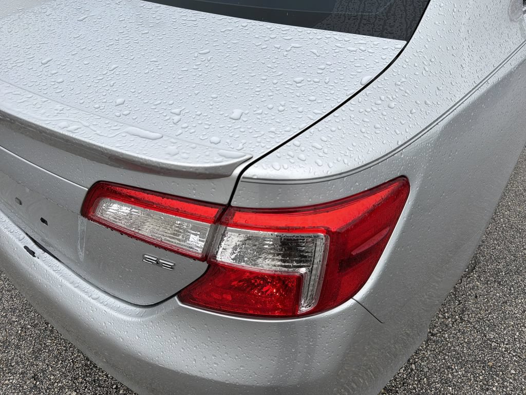 Used 2014 Toyota Camry SE FWD image 10