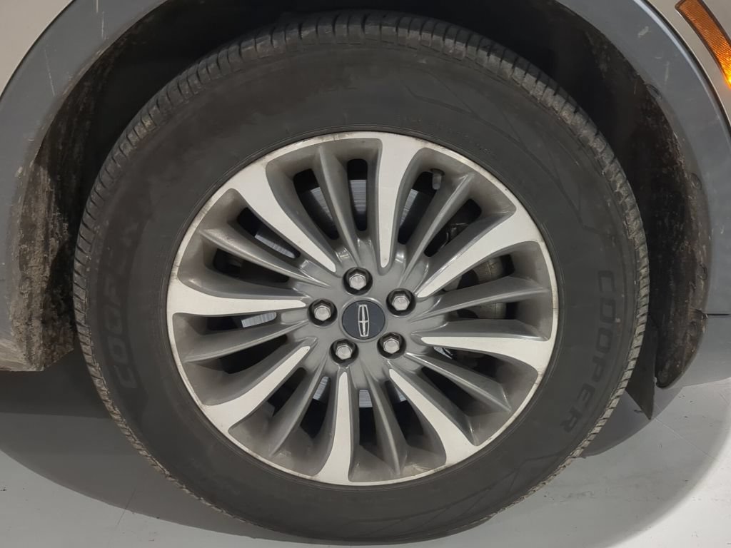 Used 2019 Lincoln Nautilus Select AWD/4WD image 5