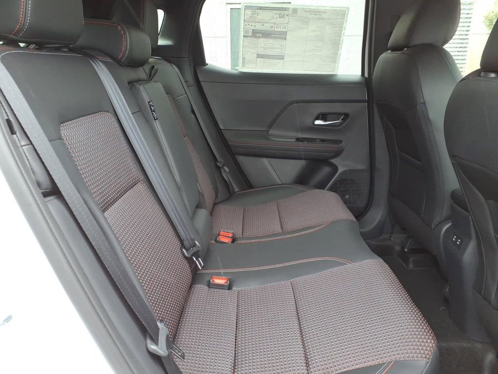 Used 2025 Nissan Kicks SR AWD/4WD image 6
