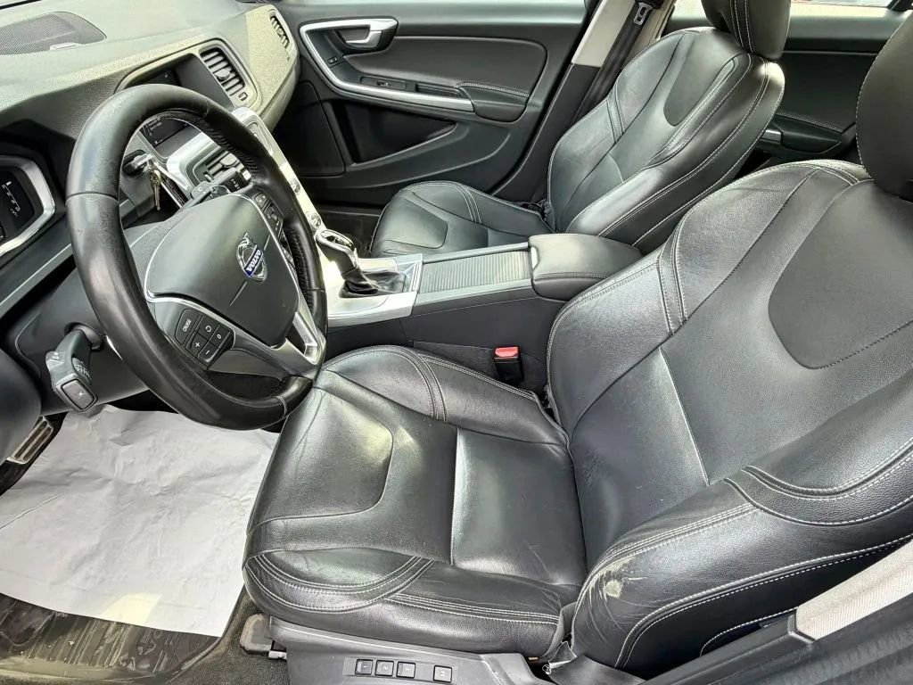 Used 2018 Volvo S60 T5 Dynamic w/ Vision Package image 10
